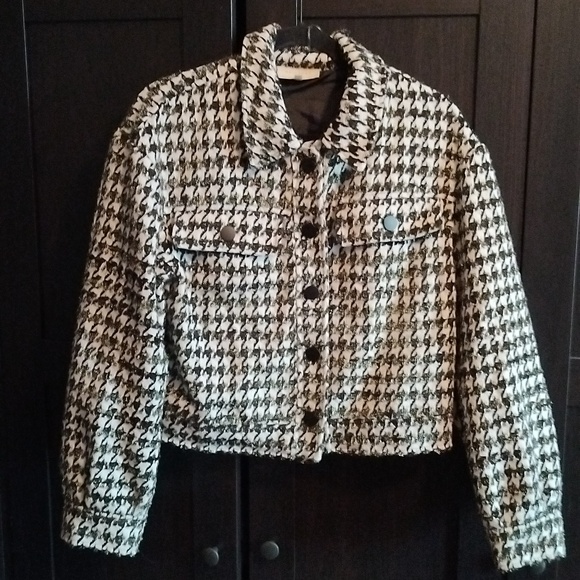 MELLODAY Jackets & Blazers - MELLODAY Black and White Houndstooth Cropped Jacket - Medium